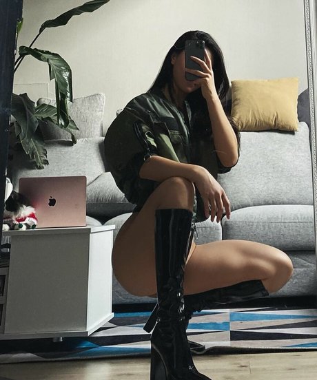 Xiaolajiao j3 actrice de nus galeries