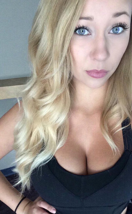 Kelsey Baile modèle sympa image