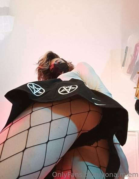 yona mlem modèle pornographique photo