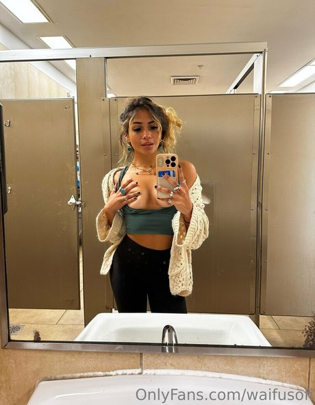 waifusofi modèle érotique photos