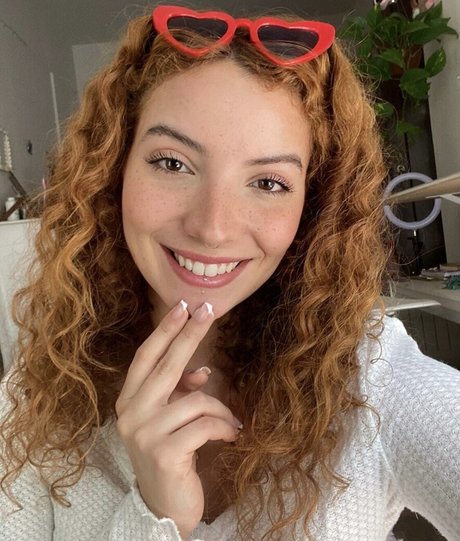 Chloe Parker star exclusive images