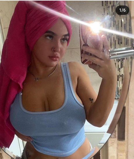 Caoimheeee art star du porno des photos