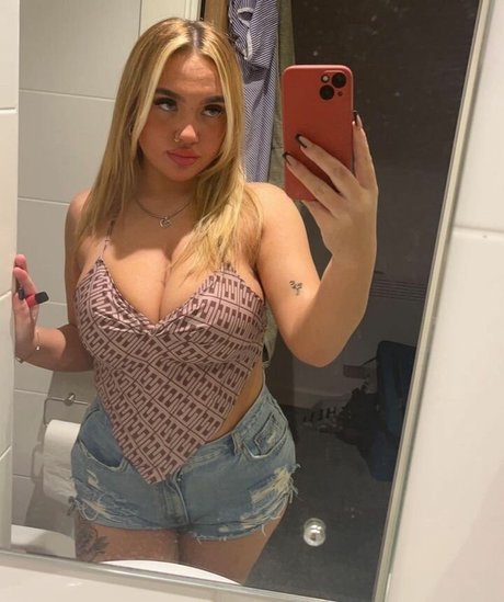 Caoimheeee star pornographique photo