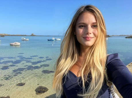 Nolwenn Dis haut de star du porno img