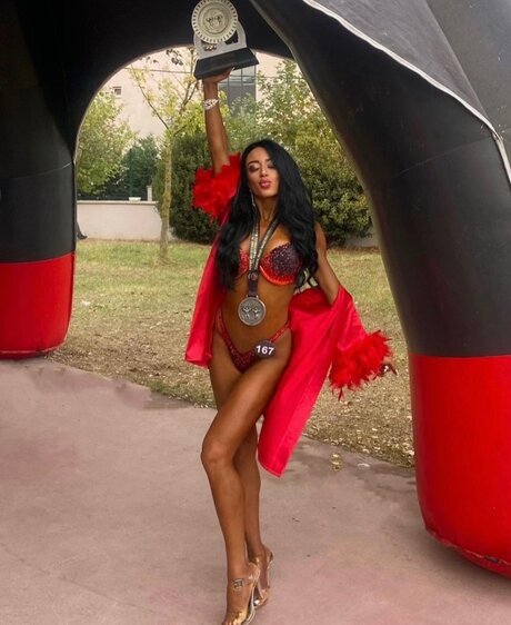 yeliz modèle magnifique collection