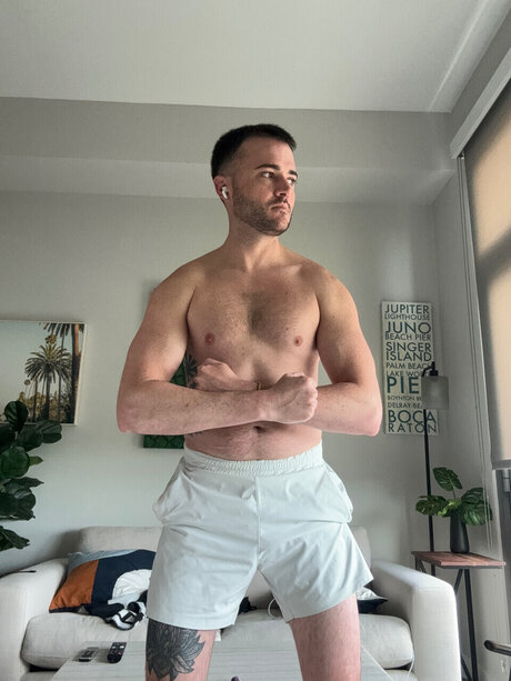 Cut9Iron star du porno chaud img