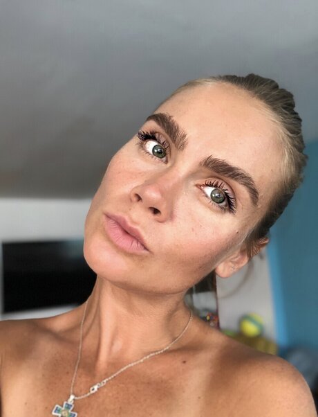 LindaZ modèle artistique galerie