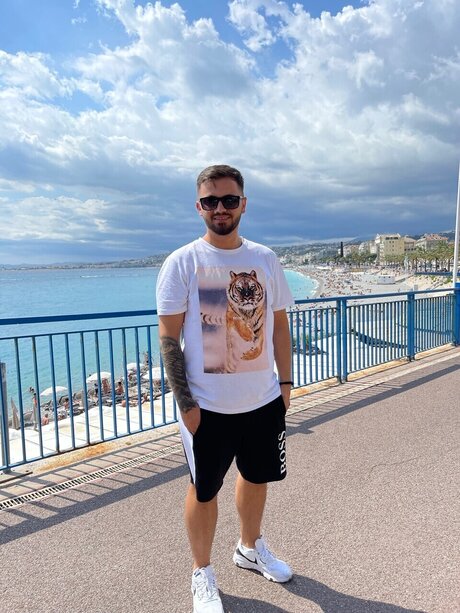 Ionut Demian modèle pornographique images