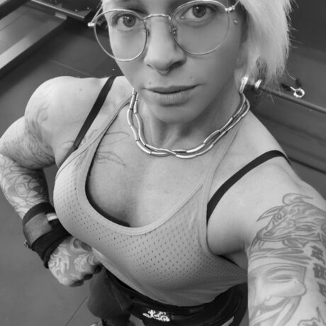 Sonia So modèle parfait images