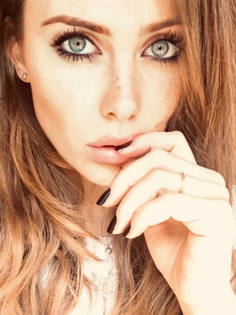 Assia Leone modèles nus galerie