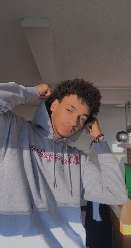 T J_ belle actrice image