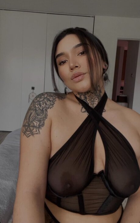 Mina Lovely étoile magnifique image