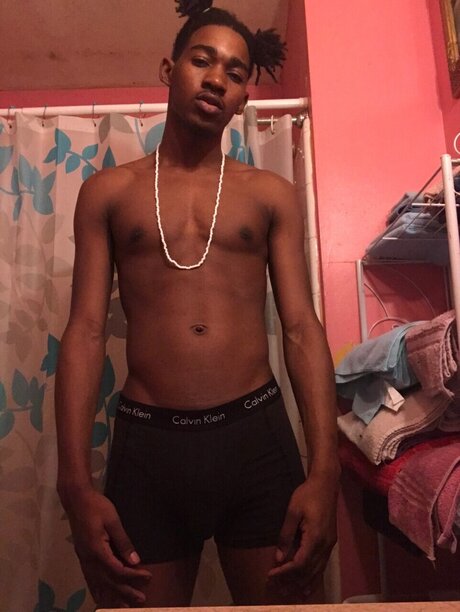 LilHotBoy DOLO étoile érotique images