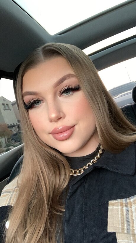 Kaelyn Moore star du porno sympa image