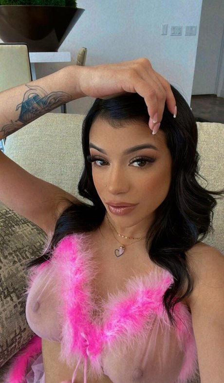 Savannah Sixx star du porno en haute qualité photos