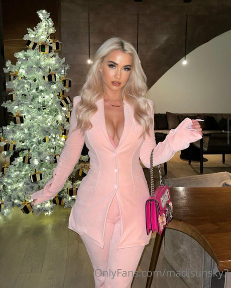 Madisun Sky actrice nue des photos