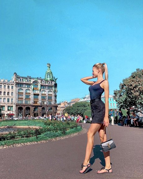 Viki Doux star du porno adulte photos