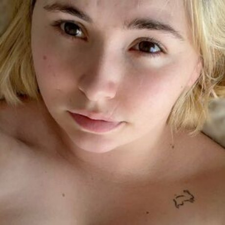 Kali Kitten beau modèle archive