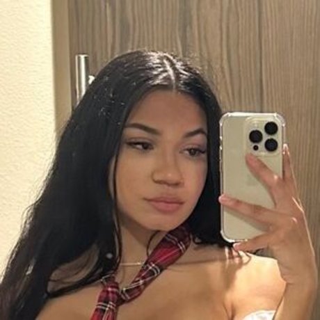 Nina Cavallero star du porno gratuit photos