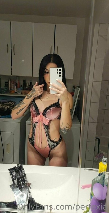 Perfexia modèle chaud des photos