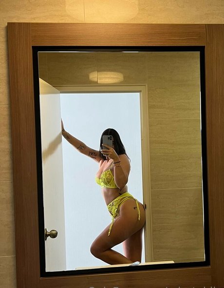 misstahlia étoile parfaite des photos