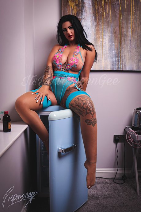 Not in Use Queenie star du porno de haute qualité photo