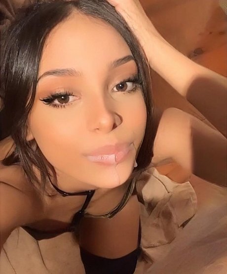 Angel Rhodes star du porno exclusive archive