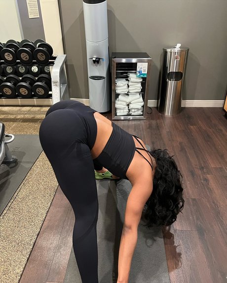 Saleema Mansur joli modèle galeries