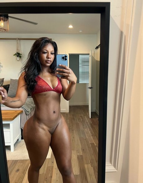 Saleema Mansur étoile sexy collection