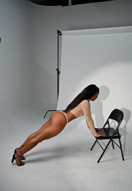 Saleema Mansur modèle de sexe archive