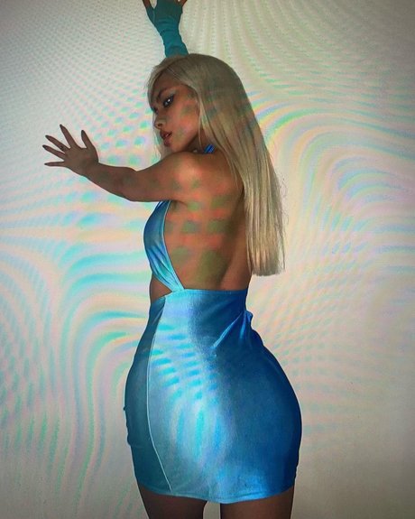 diakimeko actrice sexy galeries