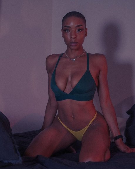 Frankiiy star érotique images