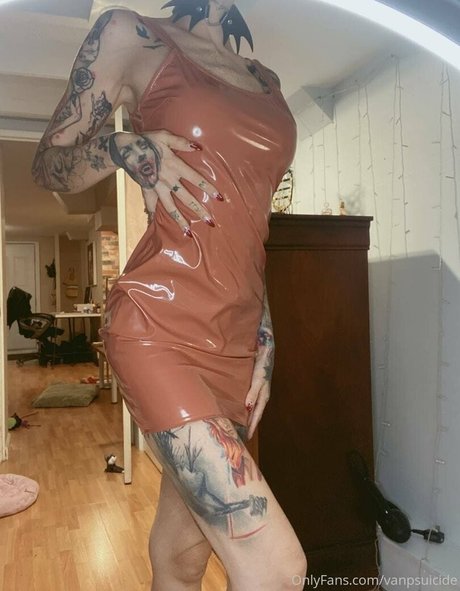 vanpsuicide star du porno en haute qualité des photos