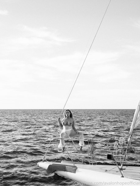 Avalon Hope star du porno xxx images