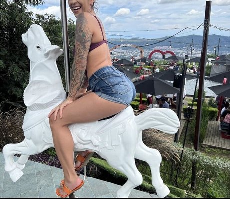 Mia Martinez star du porno adulte des photos