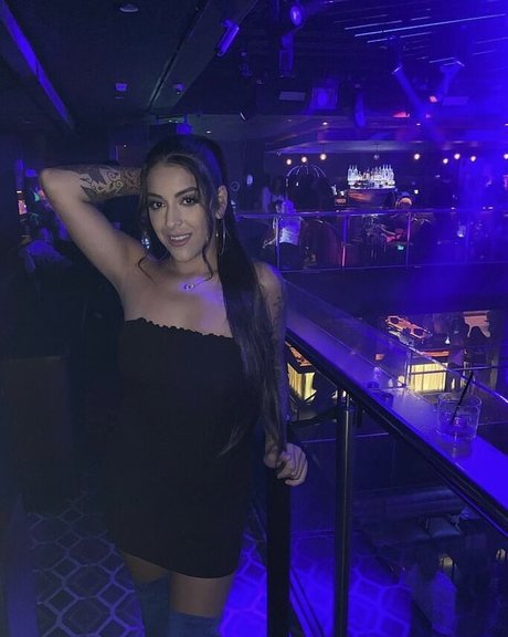 Mia Martinez modèle sympa des photos