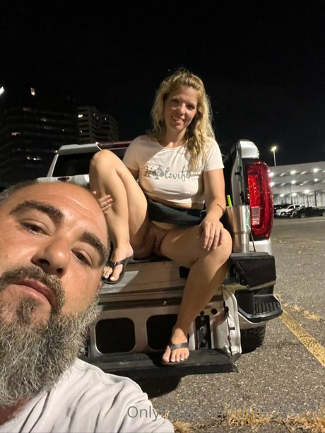 Hotwifekat actrice adulte photos