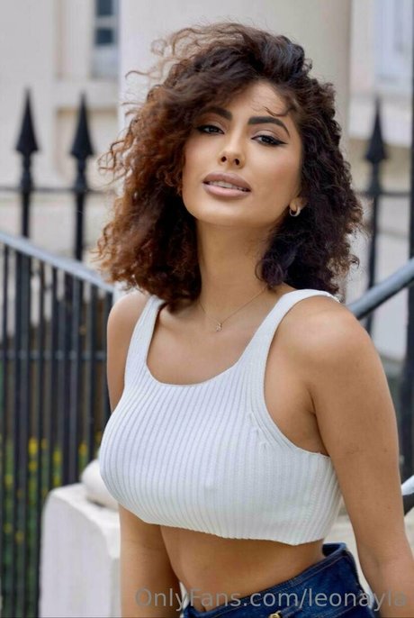 chatte chauve onlyfans nu gratuit img