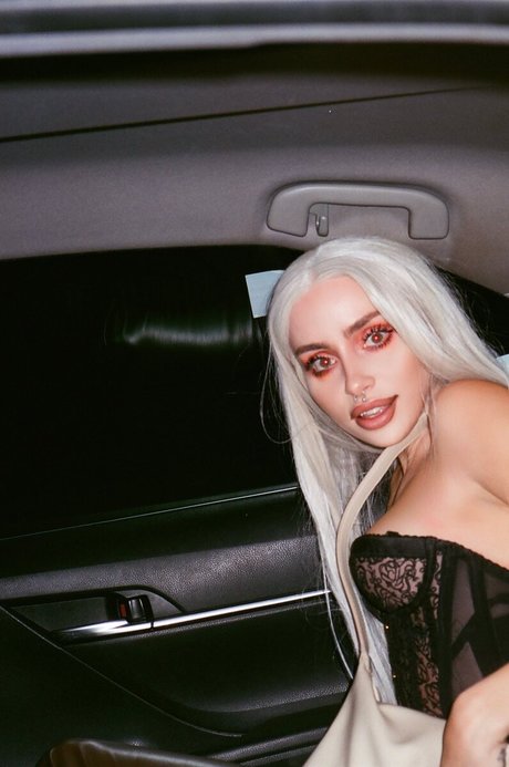 Naomi Woods belle star du porno image