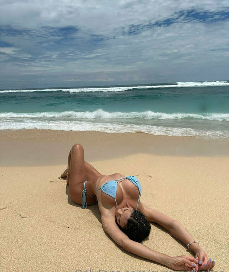 gymnast alina modèle érotique image