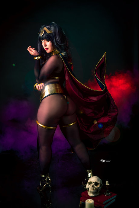 Anya Braddock étoile nue galerie