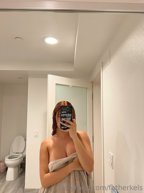 Kelsey Calemine modèle adulte des photos