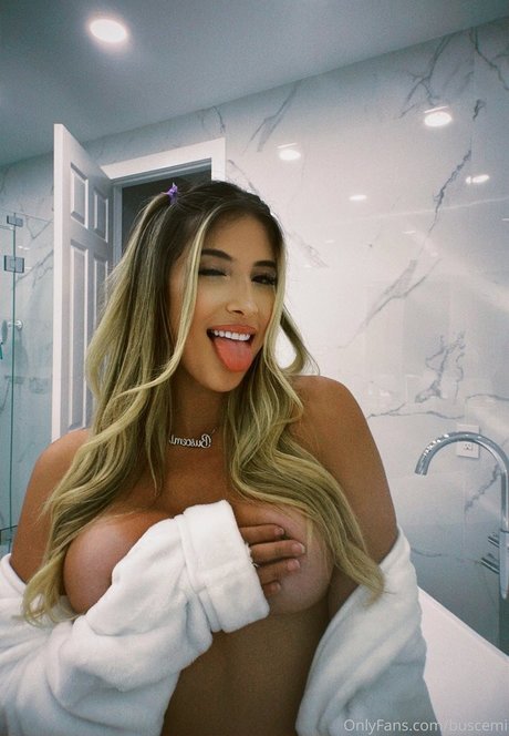 Isabella Buscemi haut modèle galerie