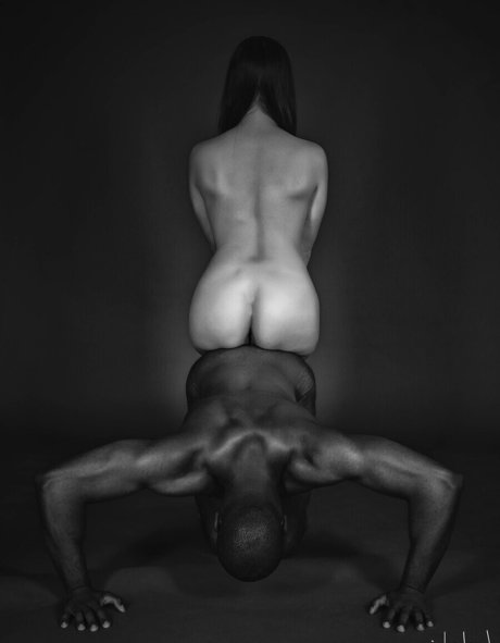 Tindra Frost star du porno parfaite collection