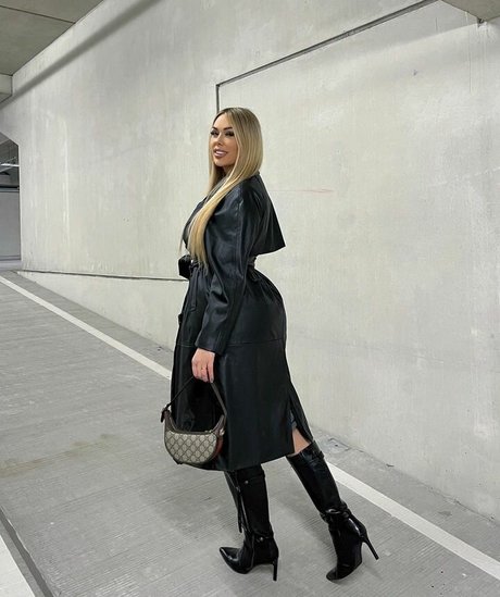 Lisa Amber star du porno nue galerie