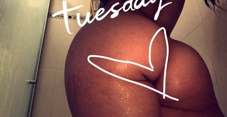 Eliza Inverno modèle nu archive