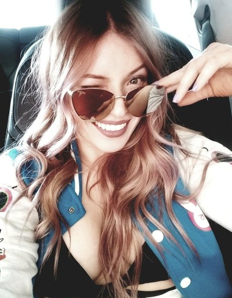 MsAmanda modèle pornographique galerie