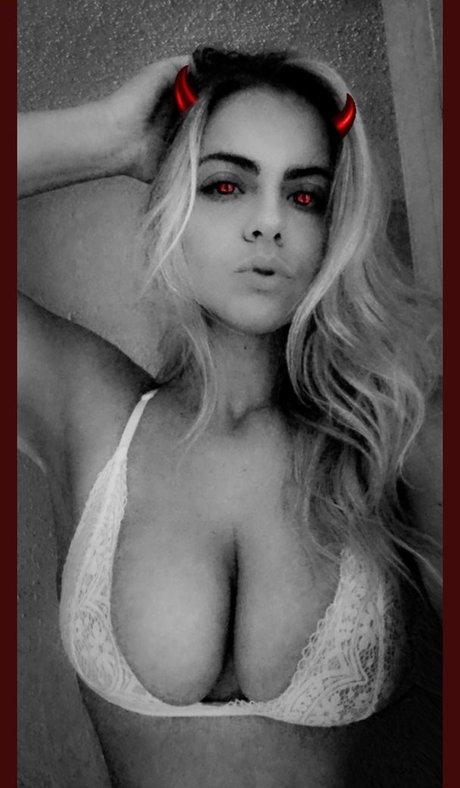 PinkCBJ modèle adulte archive