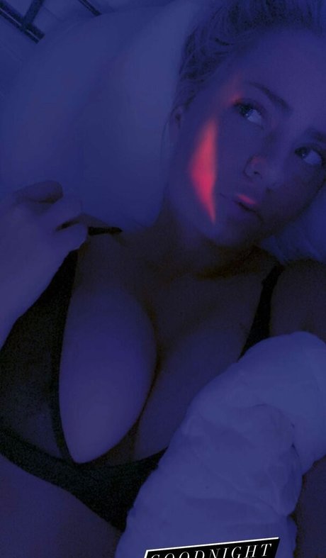 PinkCBJ sexe de star du porno image