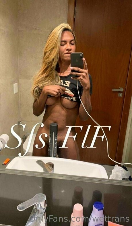 wettrans actrice sexy images